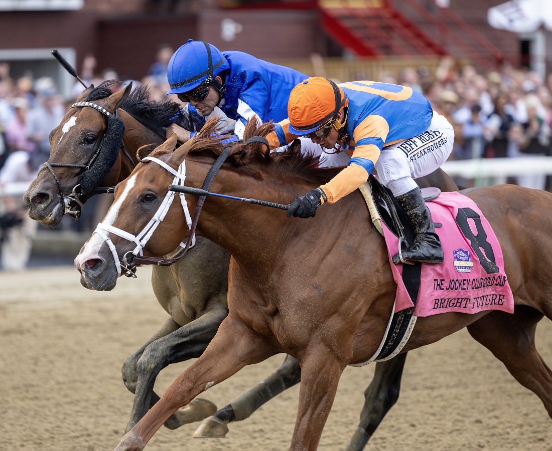 Bright Future en la foto se impuso en el Jockey Club Gold Cup DRF en