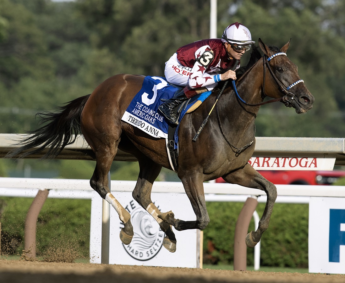 Thorpedo Anna galopó las Coaching Club American Oaks DRF en Español