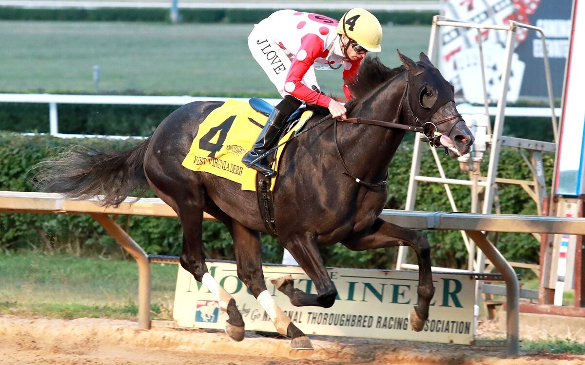 CHUNK OF GOLD - The West Virginia Derby G3 - 55th Running - Abby Brown / Coady Photo