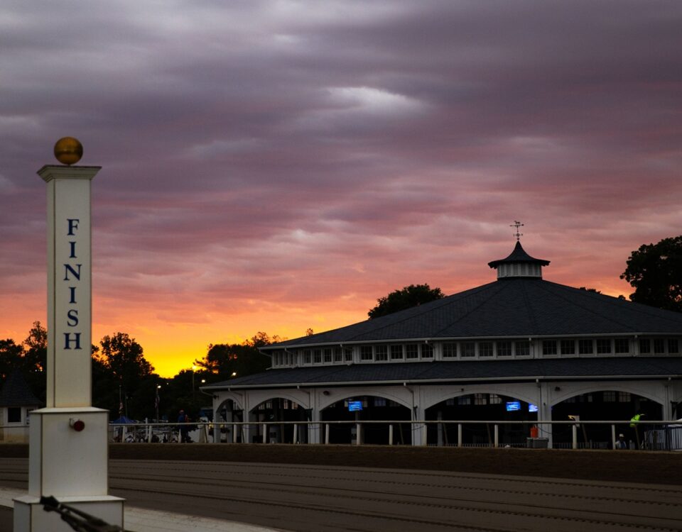 Un bello atardecer en Laurel Park, foto de Barbara D. Livingston / Daily Racing Form