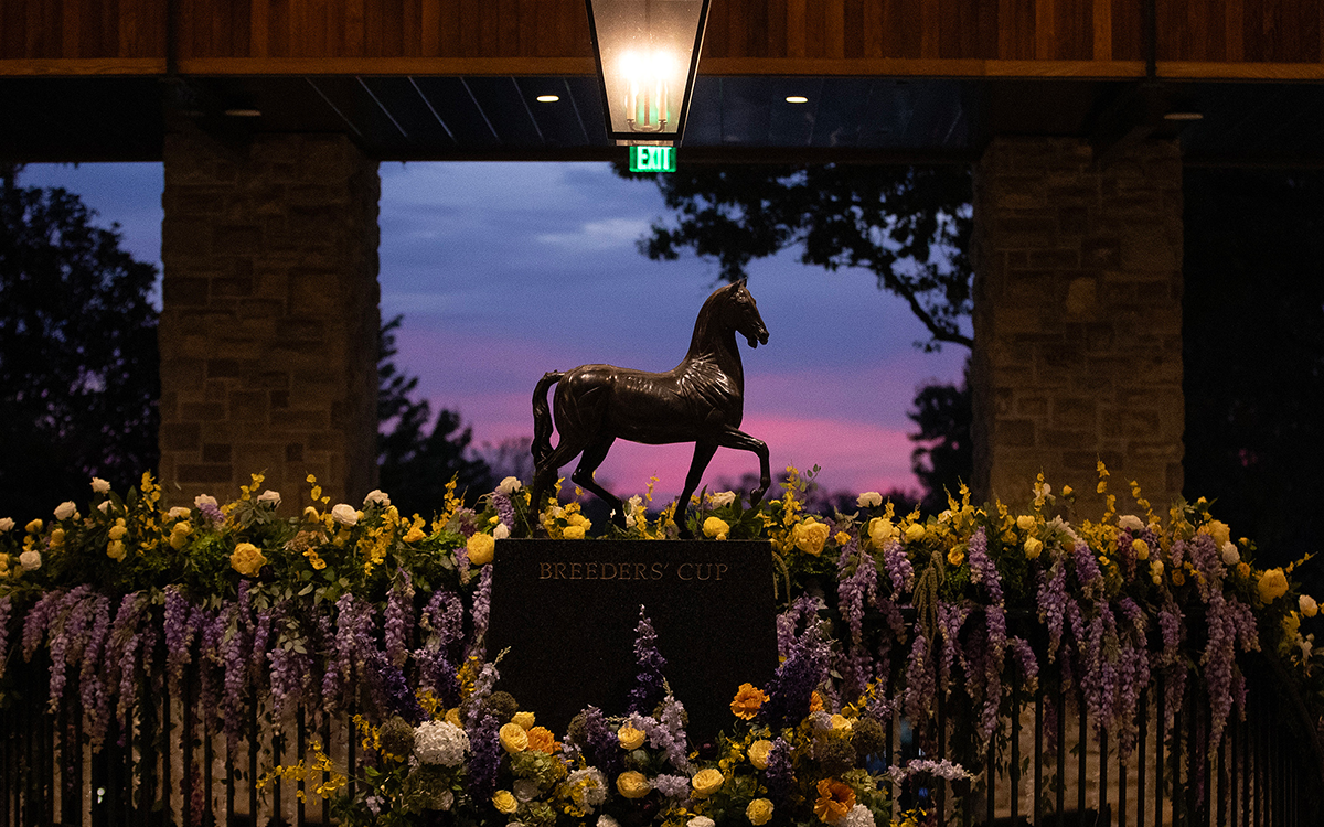 La estatua de Breeders' Cup - Foto crédito Susie Raisher